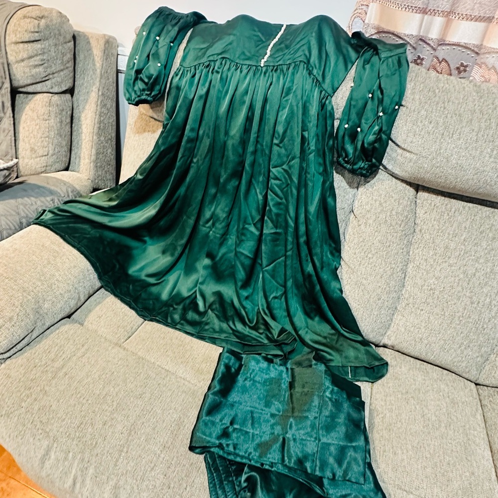 Elegant Green silk two pcs Indian Pakistani salwar suit Dress with Pearl Accents